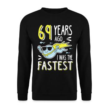 69 Years Ago I Was The Fastest 69. Geburtstag - Unisex Pullover - Schwarz - Vorne - Alina (178cm) & Michal (187cm)