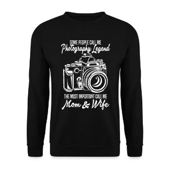 Fotografie-Legende Das Wichtigste Call Me Mom & - Unisex Pullover - Schwarz - Vorne - Alina (178cm) & Michal (187cm)