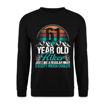 61 Birthday Hiking Mountains 61 Year Old Hiker - Unisex Pullover - Schwarz - Vorne - Alina (178cm) & Michal (187cm)