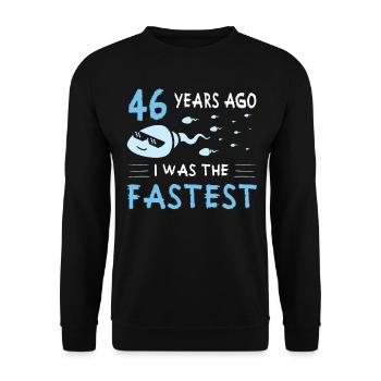 46 Years Ago I Was The Fastest 46. Geburtstag - Unisex Pullover - Schwarz - Vorne - Alina (178cm) & Michal (187cm)