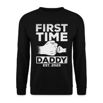 Daddy Est. 2023 will be a dad for the first time - Unisex Sweatshirt - black - Front - Alina (178cm) & Michal (187cm)