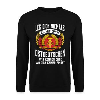 Ostdeutschland Geschenk Osten Ossi DDR Ostalgie - Unisex Pullover - Schwarz - Vorne - Alina (178cm) & Michal (187cm)