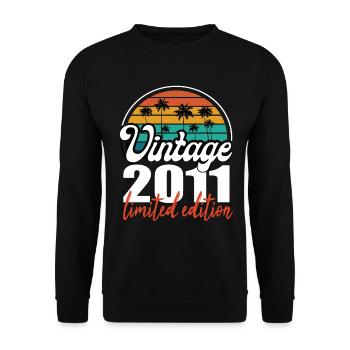 Vintage Birthday Birthday Retro 2011 Limited - Unisex Sweatshirt - black - Front - Alina (178cm) & Michal (187cm)