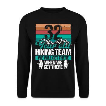 32 Birthday Sloth Hiking Mountains 32 Year Old - Unisex Pullover - Schwarz - Vorne - Alina (178cm) & Michal (187cm)