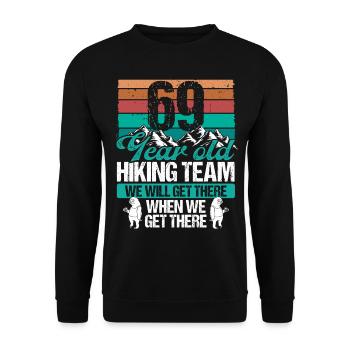 69 Birthday Sloth Hiking Mountains 69 Year Old - Unisex Pullover - Schwarz - Vorne - Alina (178cm) & Michal (187cm)