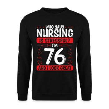 76 Birthday Nurses 76 Years Old Nurse for Work - Unisex Pullover - Schwarz - Vorne - Alina (178cm) & Michal (187cm)