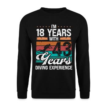 61 Birthday Idea Scuba Diving 61 Year Old Diver - Unisex Pullover - Schwarz - Vorne - Alina (178cm) & Michal (187cm)