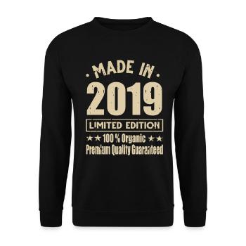 Made in 2019 Vintage Retro Limited Edition - Unisex Sweatshirt - black - Front - Alina (178cm) & Michal (187cm)
