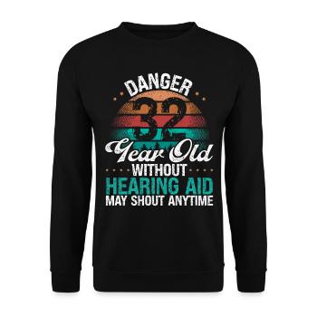 32 Birthday Idea Humor May Shout Funny 32 Year Old - Unisex Pullover - Schwarz - Vorne - Alina (178cm) & Michal (187cm)