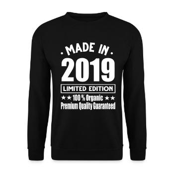 Made in 2019 Vintage Retro Limited Edition - Unisex Sweatshirt - black - Front - Alina (178cm) & Michal (187cm)