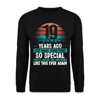 19 Anniversaire Dieu a fait quelque chose de spécial 19 ans - Sweat-shirt Unisexe - noir - Devant - Alina (178cm) & Michal (187cm)