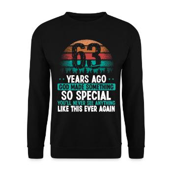 63 Birthday God made something special 63 Year Old - Unisex Pullover - Schwarz - Vorne - Alina (178cm) & Michal (187cm)