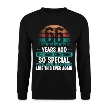 66 Birthday God made something special 66 Year Old - Unisex Pullover - Schwarz - Vorne - Alina (178cm) & Michal (187cm)