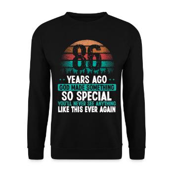 86 Anniversaire Dieu a fait quelque chose de spécial 86 ans - Sweat-shirt Unisexe - noir - Devant - Alina (178cm) & Michal (187cm)