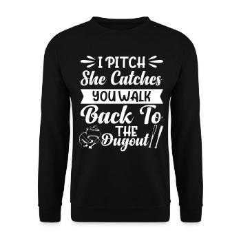 I Pitch She Catches You Walk Back To The Dugout - Unisex Pullover - Schwarz - Vorne - Alina (178cm) & Michal (187cm)