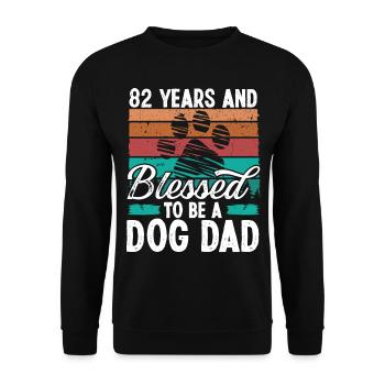 82 Year Old Dog Dad 82 Birthday Retro Dog Father - Unisex Sweatshirt - black - Front - Alina (178cm) & Michal (187cm)