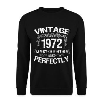 1972 Limited Edition | Jahrgang 1972 perfekt gealtert - Unisex Pullover - Schwarz - Vorne - Alina (178cm) & Michal (187cm)