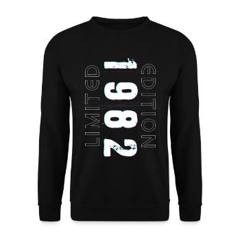 Limited Edition Year of Birth 1982 Gift Men - Unisex Sweatshirt - black - Front - Alina (178cm) & Michal (187cm)