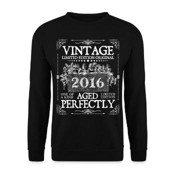 2016 | Vintage Perfectly seit 2016 Geburtstag - Unisex Pullover - Schwarz - Vorne - Alina (178cm) & Michal (187cm)