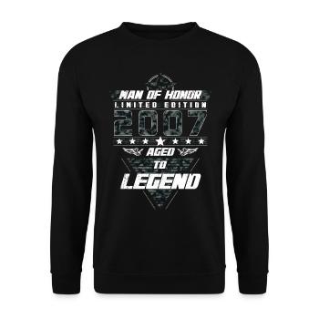 Man of Honor Year of Birth 2007 Camouflage Gift - Unisex Sweatshirt - black - Front - Alina (178cm) & Michal (187cm)