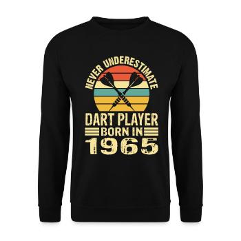 Never Underestimate Dart Player Born In 1965 - Unisex Pullover - Schwarz - Vorne - Alina (178cm) & Michal (187cm)