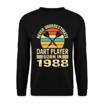 Never Underestimate Dart Player Born In 1988 - Unisex Pullover - Schwarz - Vorne - Alina (178cm) & Michal (187cm)