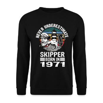 Never Underestimate Skipper né en 1971 - Sweat-shirt Unisexe - noir - Devant - Alina (178cm) & Michal (187cm)