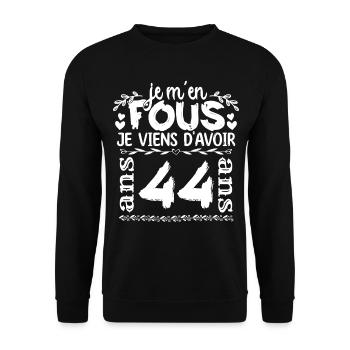 Anniversaire 44 ans | Je m'en fous j'ai 44 ans - Sweat-shirt Unisexe - noir - Devant - Alina (178cm) & Michal (187cm)