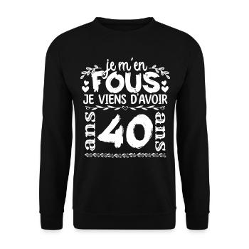 Anniversaire 40 ans | Je m'en fous j'ai 40 ans - Sweat-shirt Unisexe - noir - Devant - Alina (178cm) & Michal (187cm)