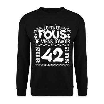J’ai 42 ans | Je m'en fous j'ai 42 ans - Sweat-shirt Unisexe - noir - Devant - Alina (178cm) & Michal (187cm)