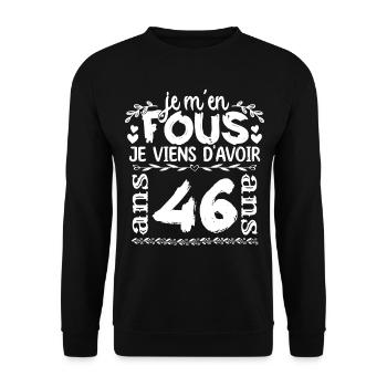 Anniversaire 46 ans | Je m'en fous j'ai 46 ans - Sweat-shirt Unisexe - noir - Devant - Alina (178cm) & Michal (187cm)