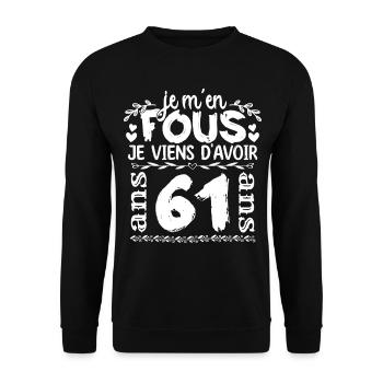 Anniversaire 61 ans | Je m'en fous j'ai 61 ans - Sweat-shirt Unisexe - noir - Devant - Alina (178cm) & Michal (187cm)