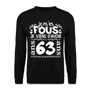 Anniversaire 63 ans | Je m'en fous j'ai 63 ans - Sweat-shirt Unisexe - noir - Devant - Alina (178cm) & Michal (187cm)