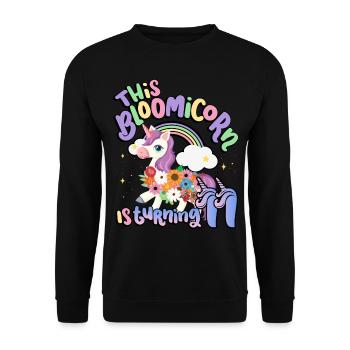 Bloomicorn Is Turning 11 Einhorn 11. Geburtstag - Unisex Pullover - Schwarz - Vorne - Alina (178cm) & Michal (187cm)