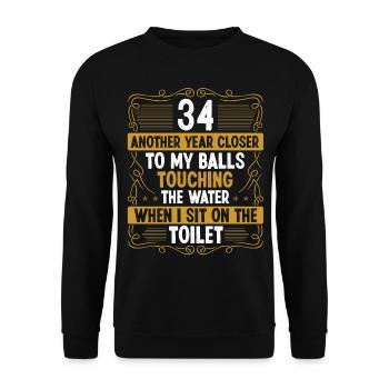 34 Year Old Funny Idea for Men Sarcasm Humor - Unisex Pullover - Schwarz - Vorne - Alina (178cm) & Michal (187cm)