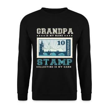 Opa Ist Mein Namensstempel Sammeln Ist Mein Spiel - Unisex Pullover - Schwarz - Vorne - Alina (178cm) & Michal (187cm)