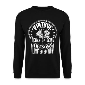 Vintage 42 Years Of Being Awesome Limited Edition - Unisex Sweatshirt - black - Front - Alina (178cm) & Michal (187cm)