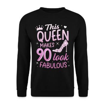 This Queen makes 90 look Fabulous 90. Geburtstag - Unisex Pullover - Schwarz - Vorne - Alina (178cm) & Michal (187cm)