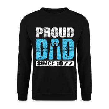 Proud Dad Since 1977 - Unisex Pullover - Schwarz - Vorne - Alina (178cm) & Michal (187cm)
