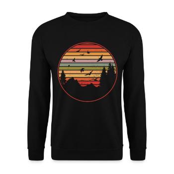 RETRO WALD MIT VOGEL IM SONNENUNTERGANG - Unisex Pullover - Schwarz - Vorne - Alina (178cm) & Michal (187cm)
