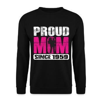Proud Mom Since 1959 - Unisex Pullover - Schwarz - Vorne - Alina (178cm) & Michal (187cm)