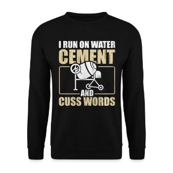 I Run On Water Cement And Cuss Words Betonbauer - Unisex Pullover - Schwarz - Vorne - Alina (178cm) & Michal (187cm)