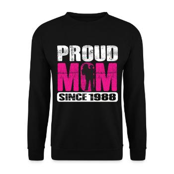 Proud Mom Since 1988 - Unisex Pullover - Schwarz - Vorne - Alina (178cm) & Michal (187cm)