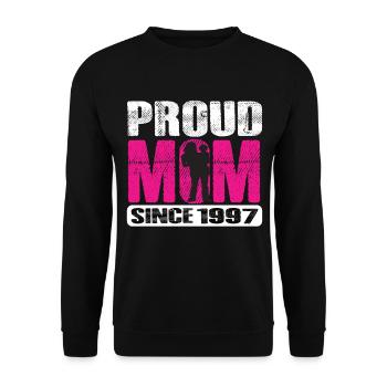 Proud Mom Since 1997 - Unisex Pullover - Schwarz - Vorne - Alina (178cm) & Michal (187cm)