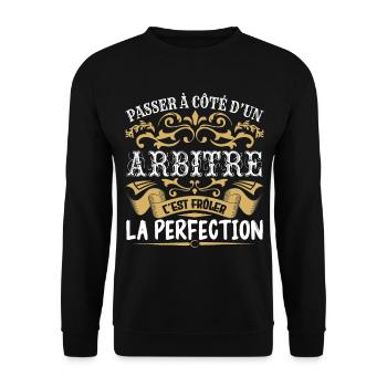 Le Meilleur Arbitre | Arbitre à la perfection - Sweat-shirt Unisexe - noir - Devant - Alina (178cm) & Michal (187cm)