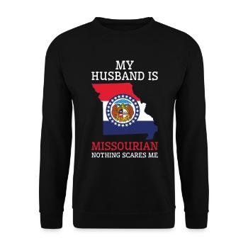 Nichts macht mir Angst Missourian Husband Missouri - Unisex Pullover - Schwarz - Vorne - Alina (178cm) & Michal (187cm)