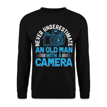 Never Underestimate An Old Man With A Camera Photo - Unisex Pullover - Schwarz - Vorne - Alina (178cm) & Michal (187cm)