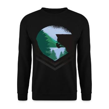 MODERN BERG MIT BERGSTEIGER IM WALD - Unisex Pullover - Schwarz - Vorne - Alina (178cm) & Michal (187cm)