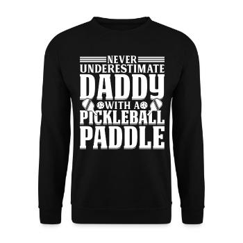 Never Underestimate Daddy With A Pickleball - Unisex Pullover - Schwarz - Vorne - Alina (178cm) & Michal (187cm)