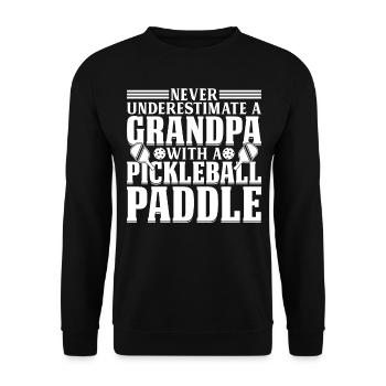 Never Underestimate A Grandpa With A Pickleball - Unisex Pullover - Schwarz - Vorne - Alina (178cm) & Michal (187cm)